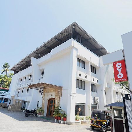 Super Townhouse Dona Castle Hotel โกลลัม ภายนอก รูปภาพ