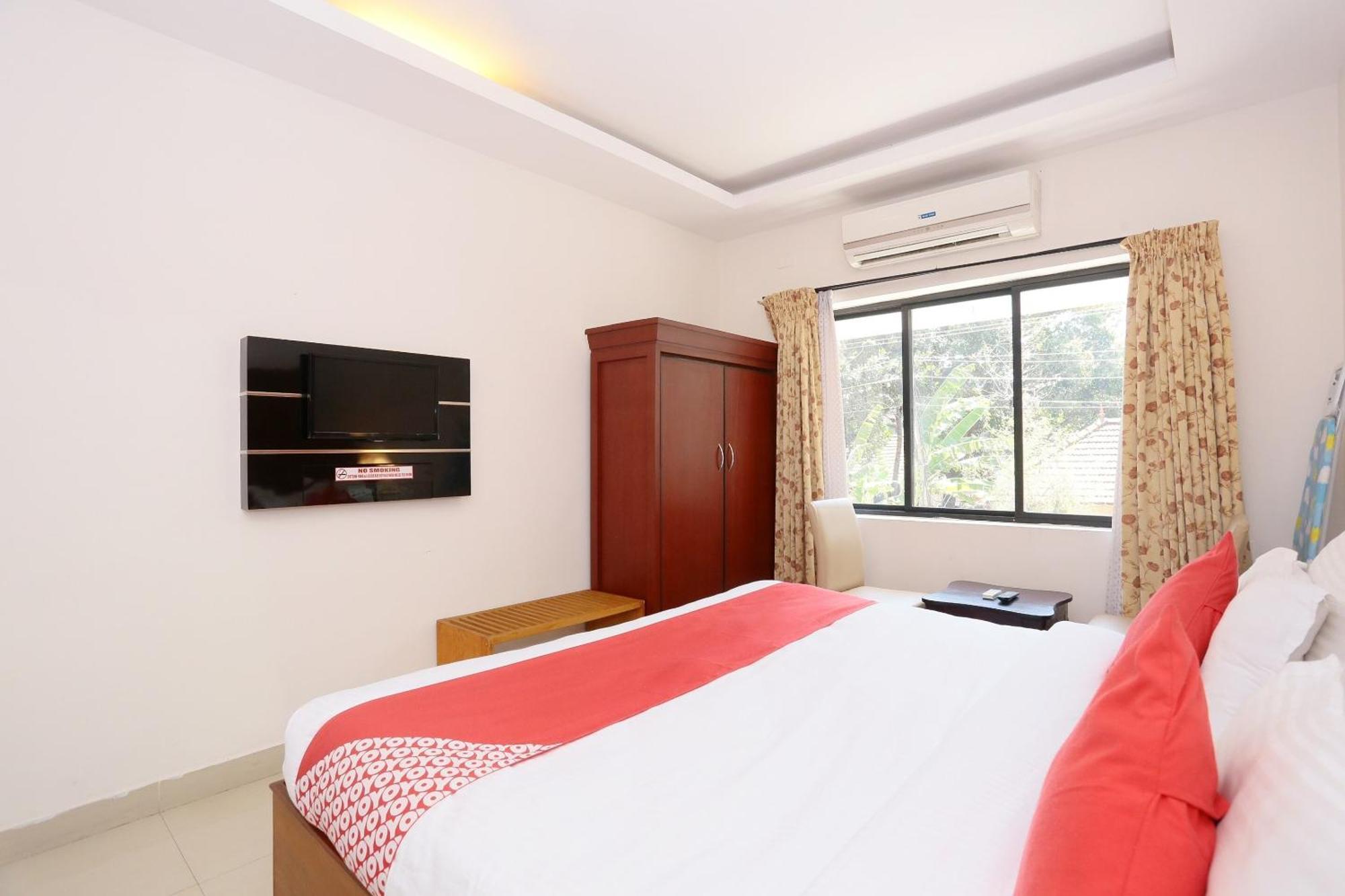 Super Townhouse Dona Castle Hotel โกลลัม ภายนอก รูปภาพ