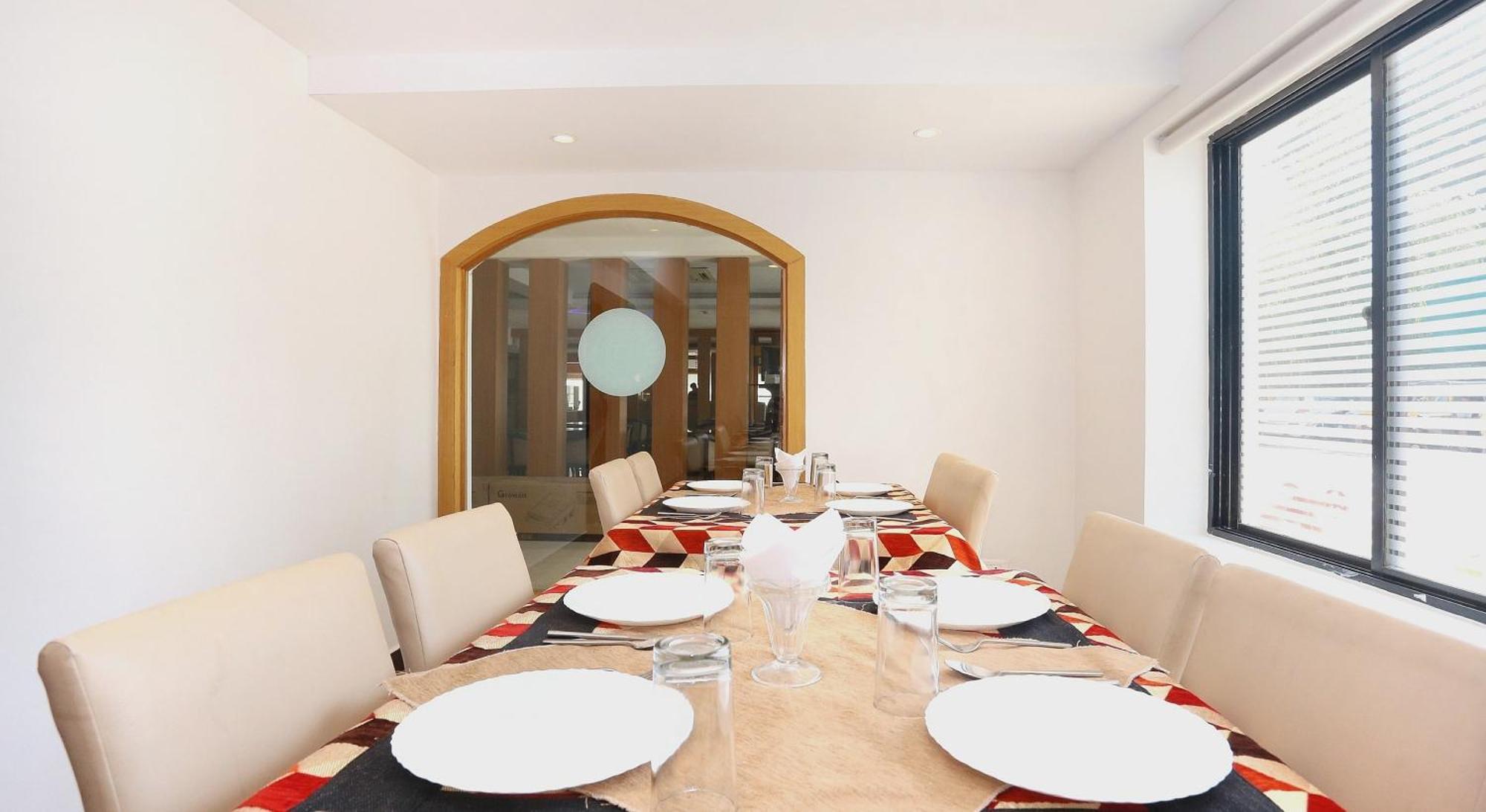 Super Townhouse Dona Castle Hotel โกลลัม ภายนอก รูปภาพ