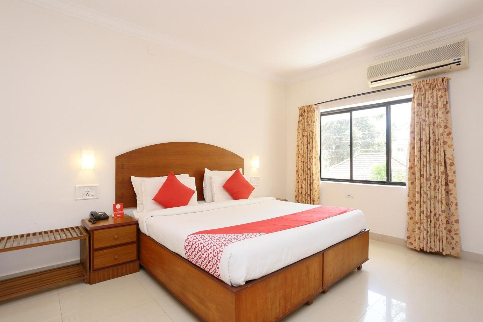 Super Townhouse Dona Castle Hotel โกลลัม ภายนอก รูปภาพ