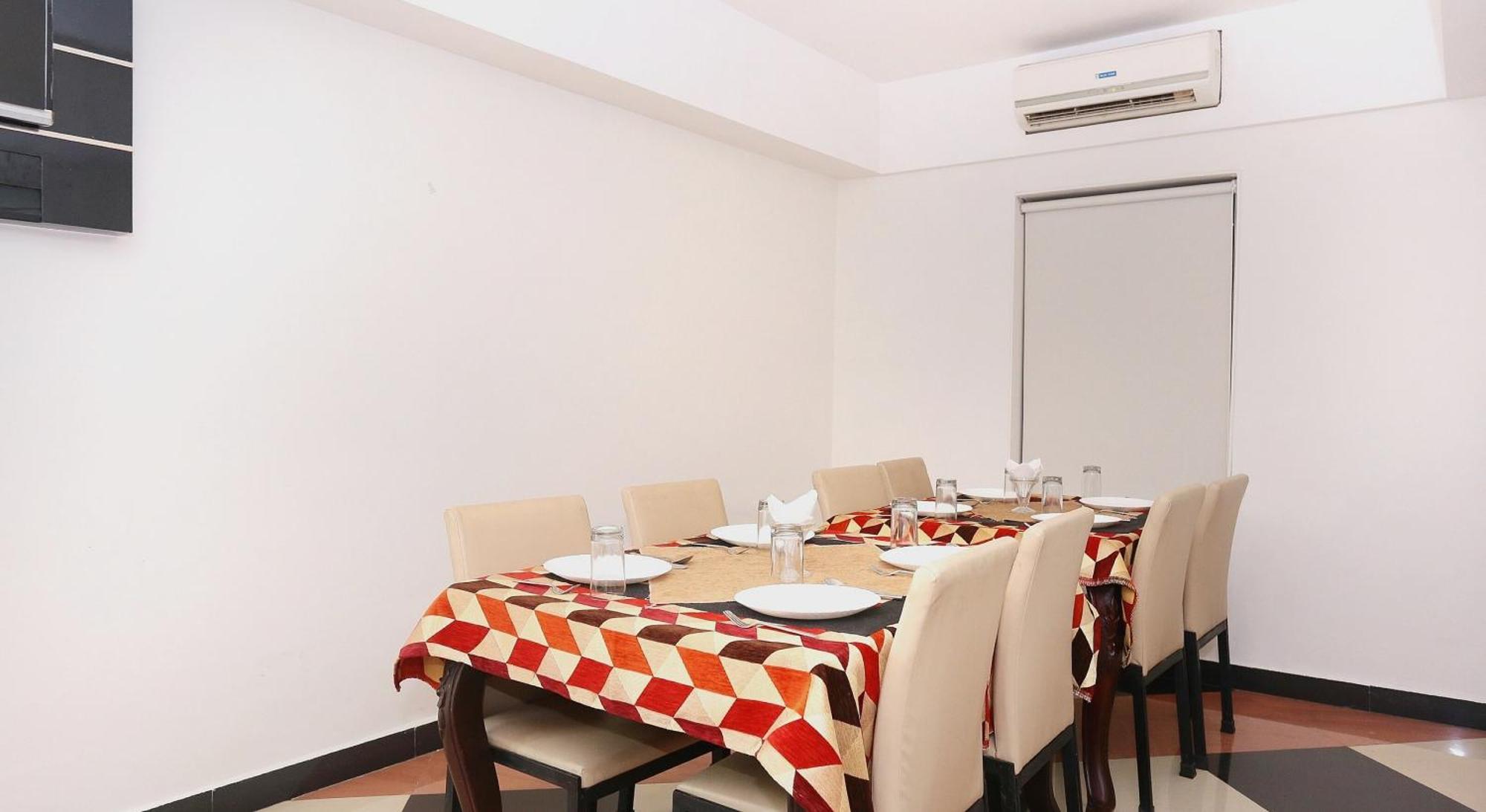 Super Townhouse Dona Castle Hotel โกลลัม ภายนอก รูปภาพ