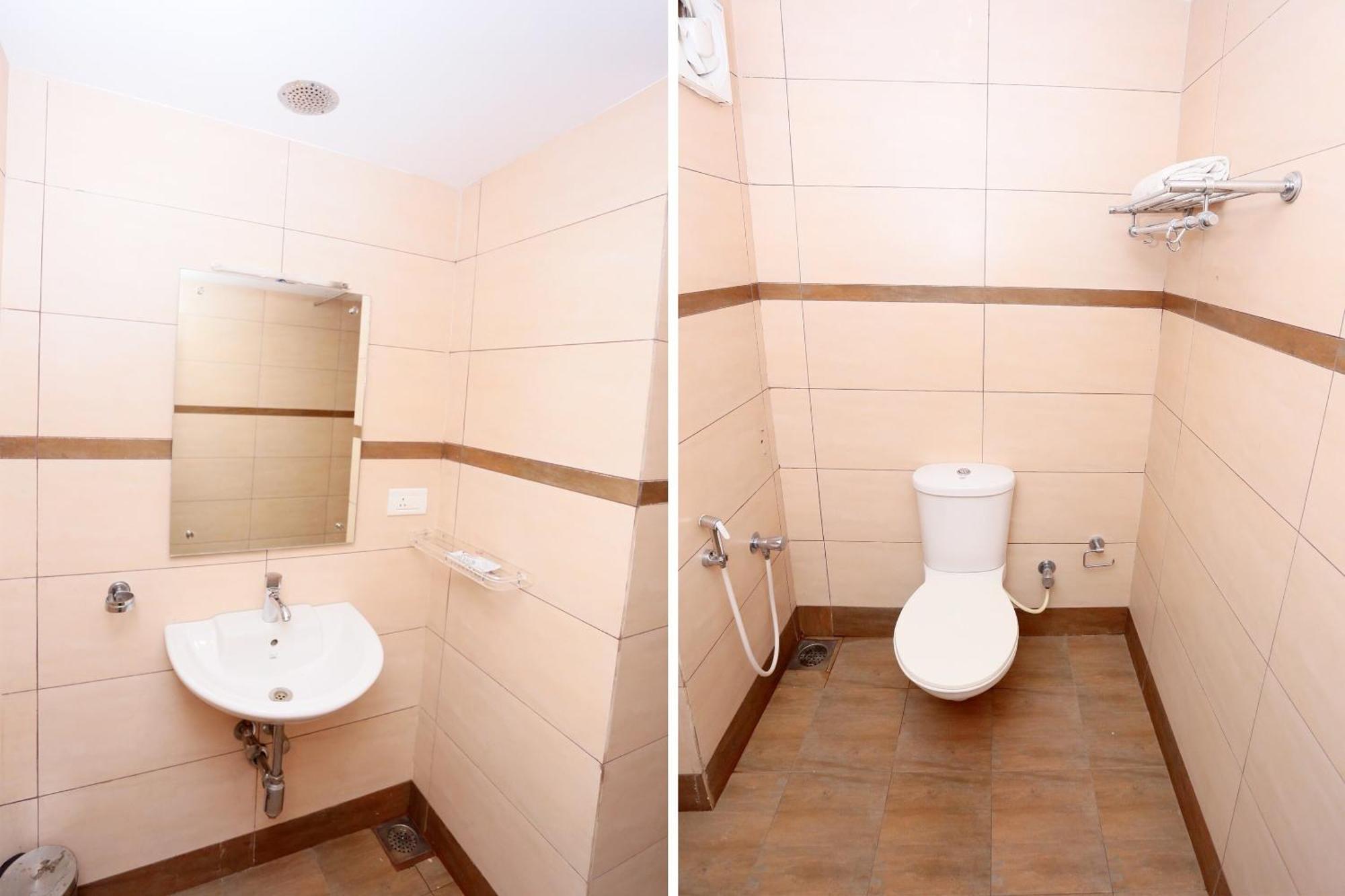 Super Townhouse Dona Castle Hotel โกลลัม ภายนอก รูปภาพ
