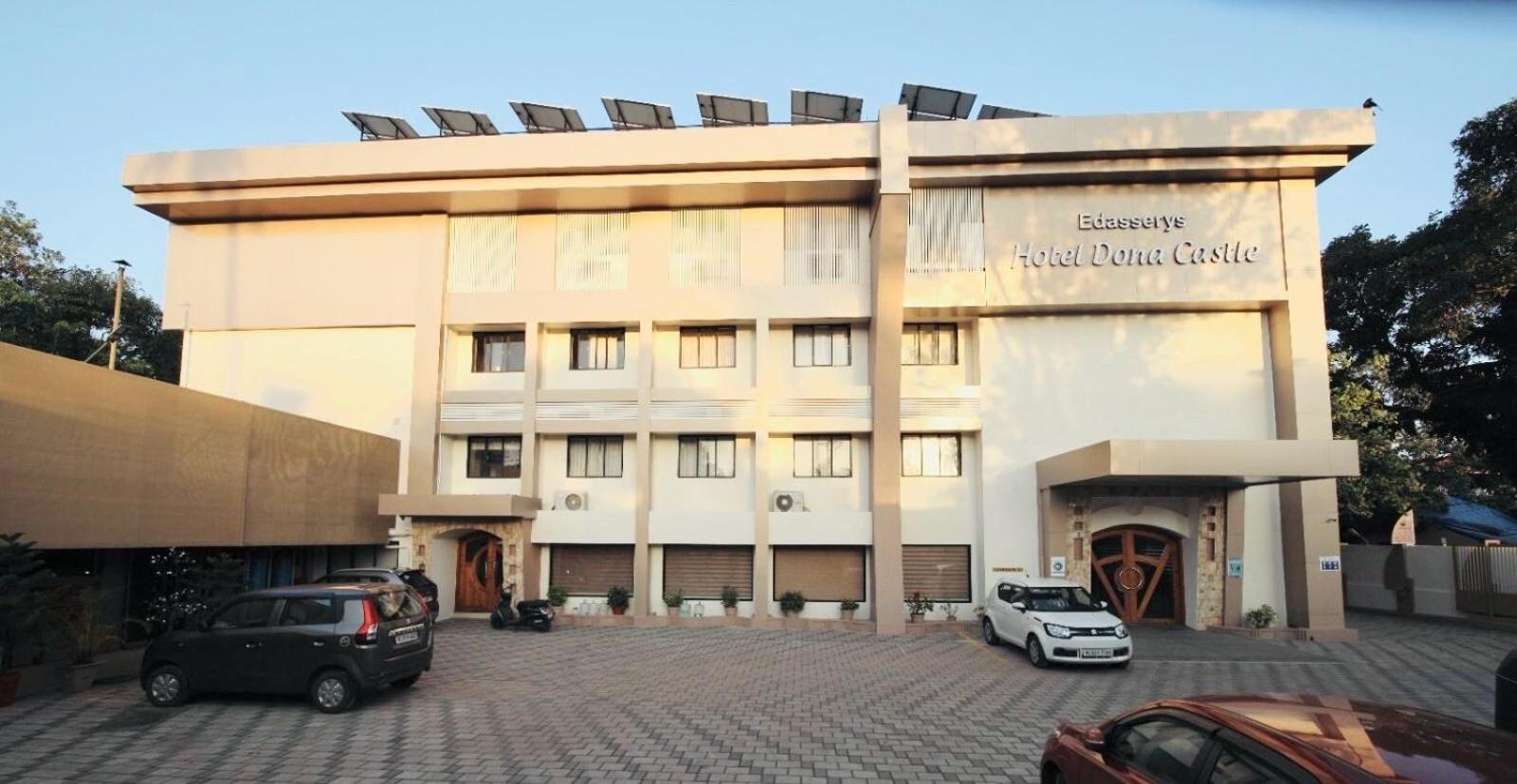Super Townhouse Dona Castle Hotel โกลลัม ภายนอก รูปภาพ